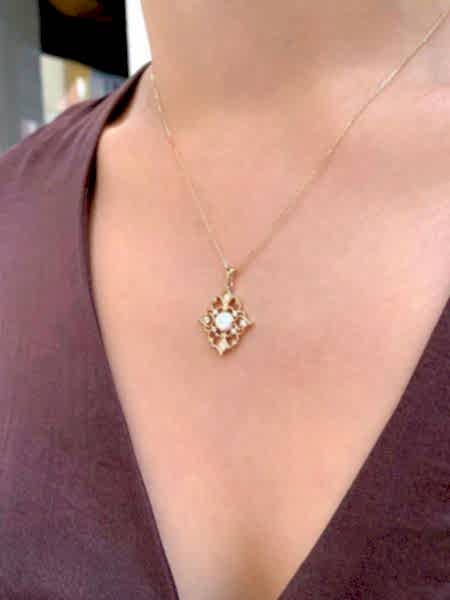 Opal Taşlı Kolye